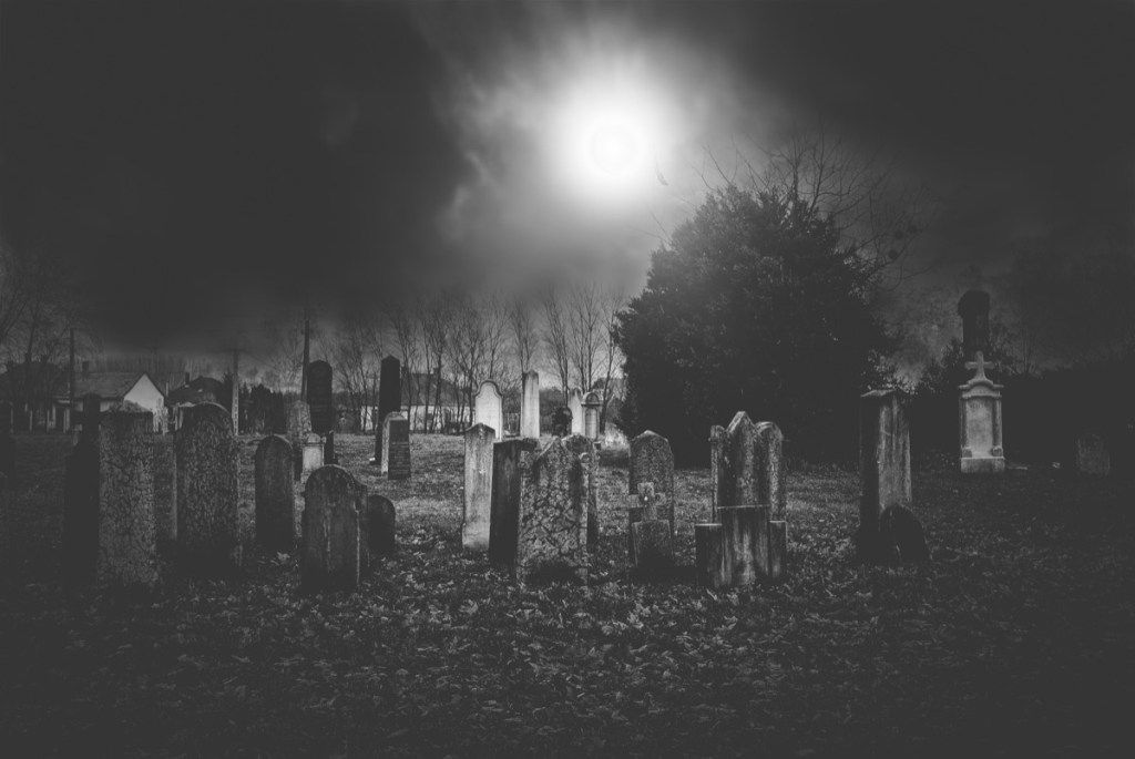 vaiduoklių kapinėse