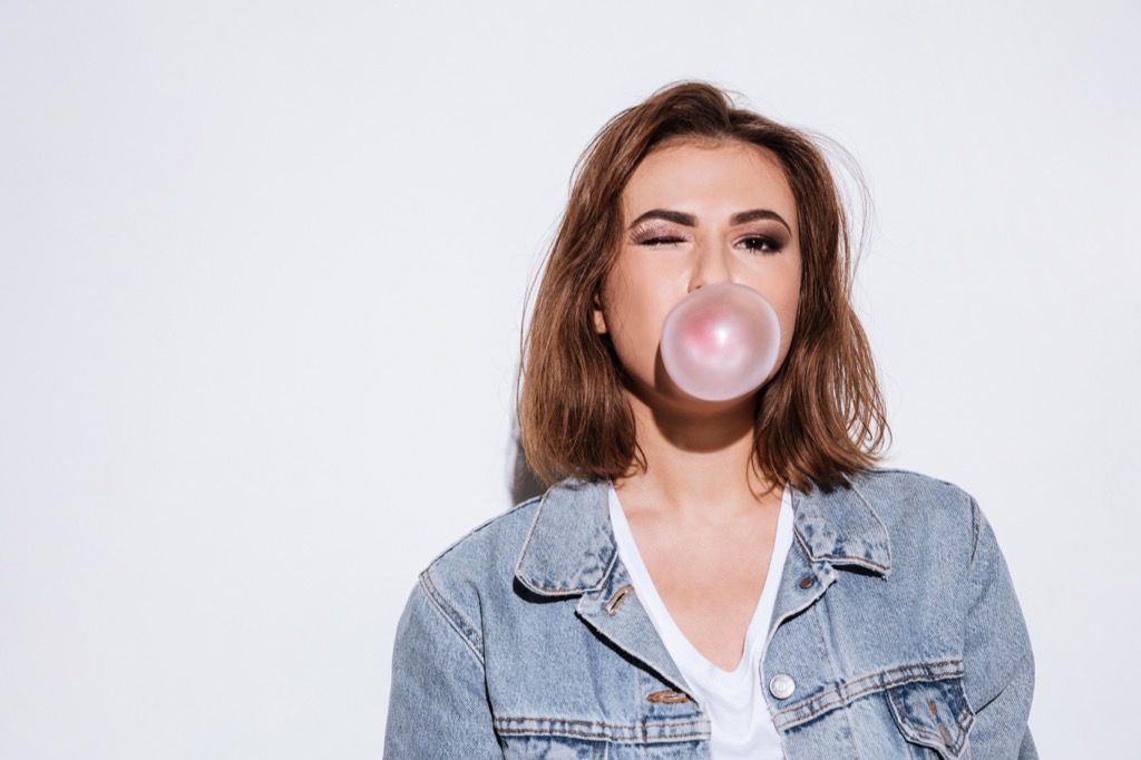 жена дъвка дъвка балон