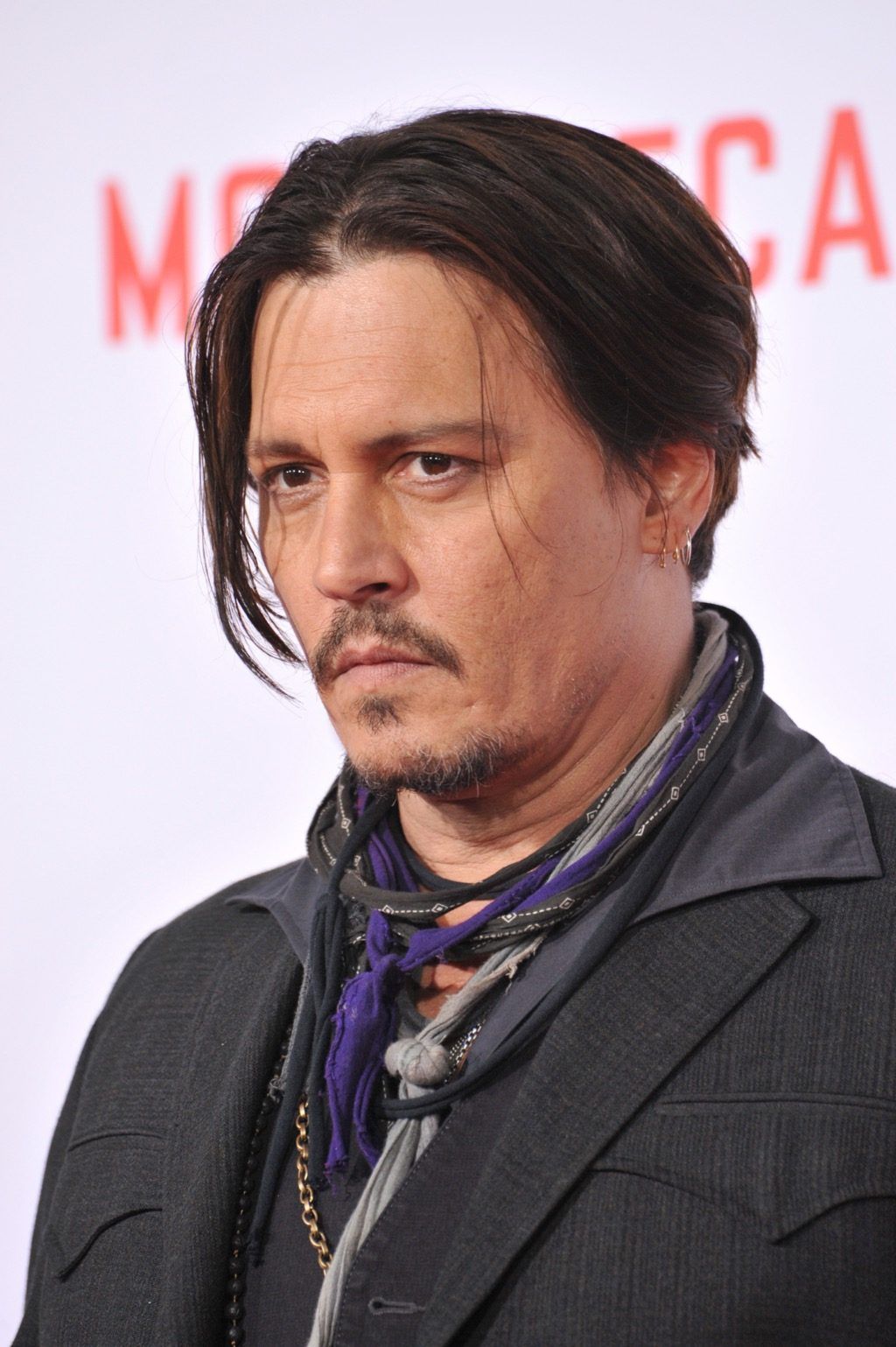 Johnny Depp uzun saç