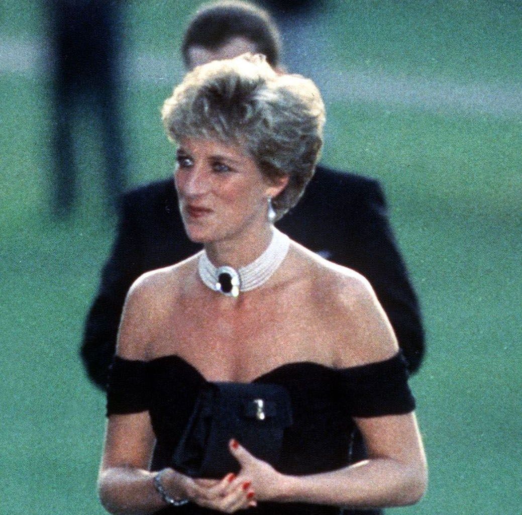 princesa Diana v svoji črni maščevalni obleki