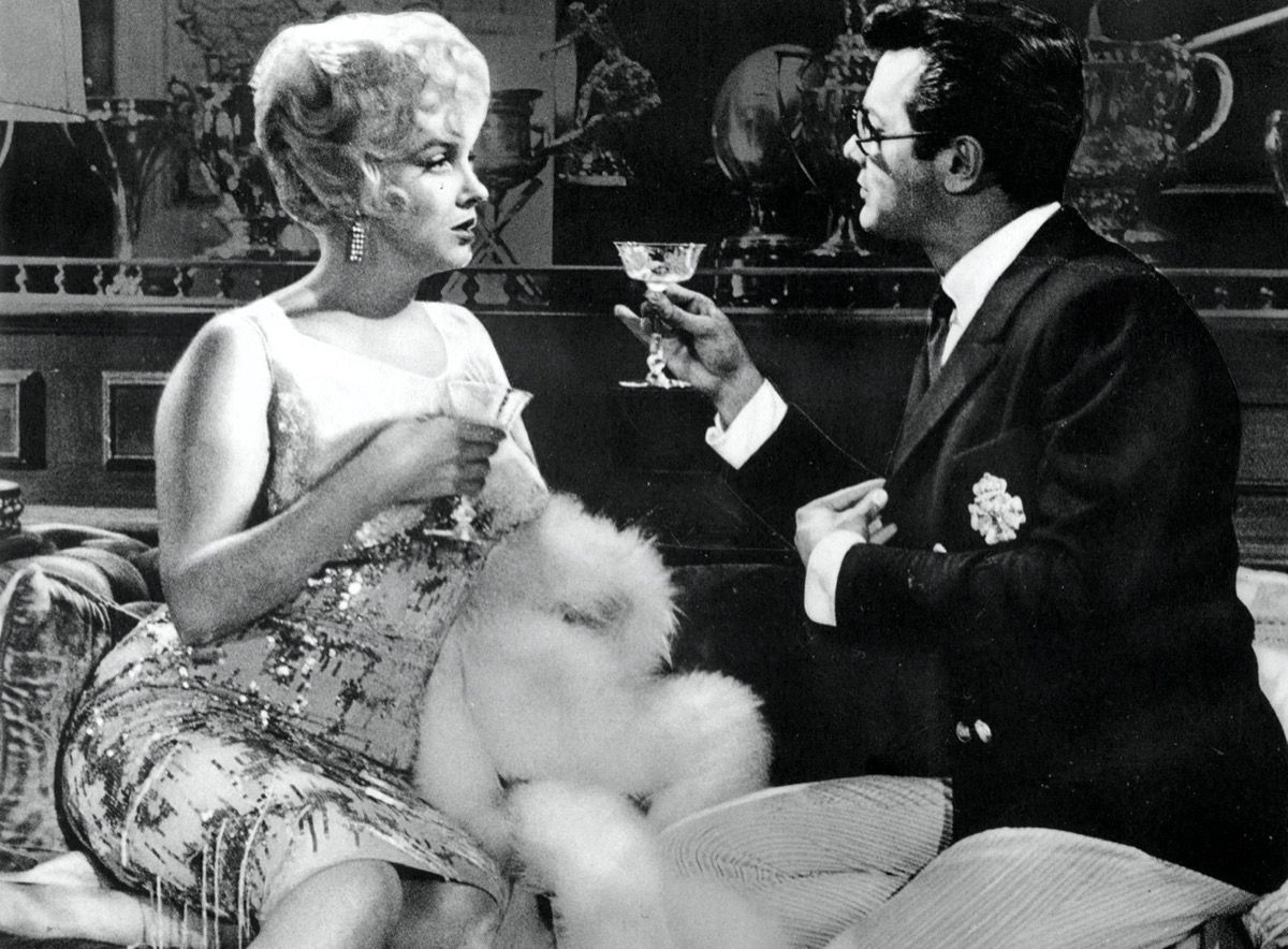 Marilyn Monroe dan Tony Curtis dalam Some Like It Hot