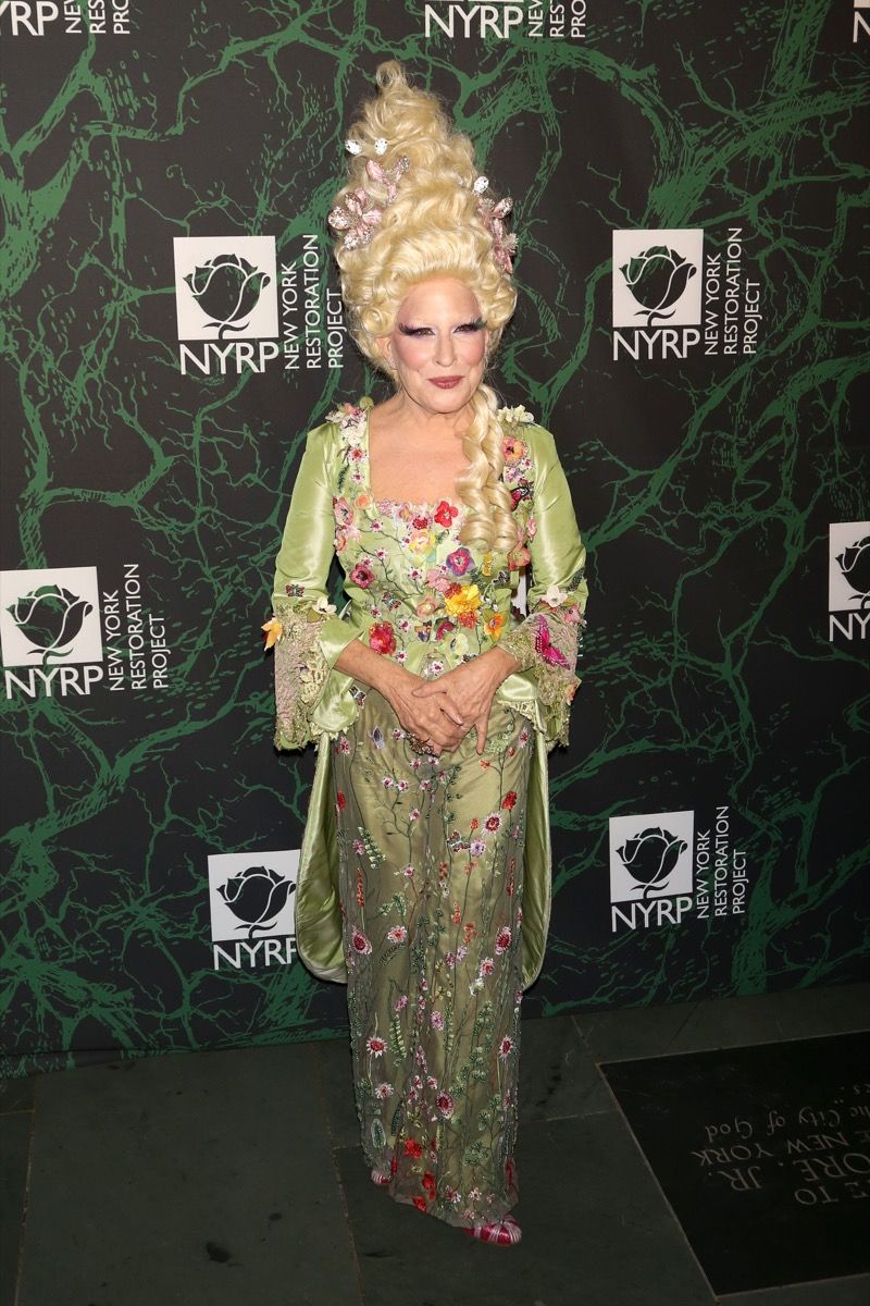 Bette Midler als Marie Antoinette op Halloween-kostuums voor beroemdheden