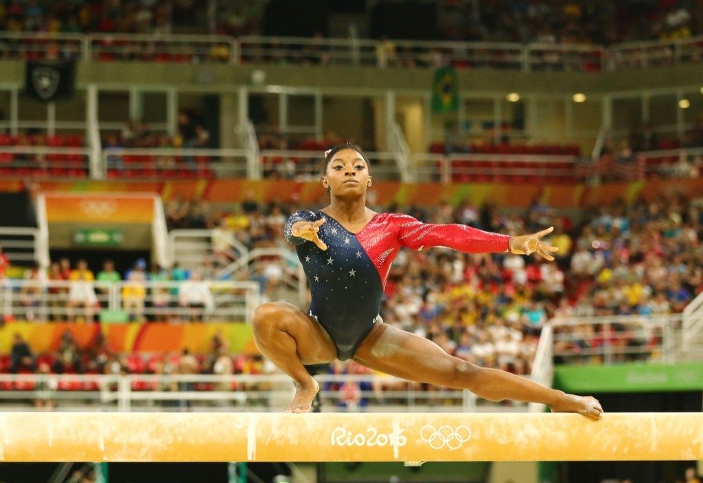 RIO DE JANEIRO, Brasilia 7. elokuuta 2016: Yhdysvaltain olympiavoittaja Simone Biles kilpailee naisten tasapainopalkissa