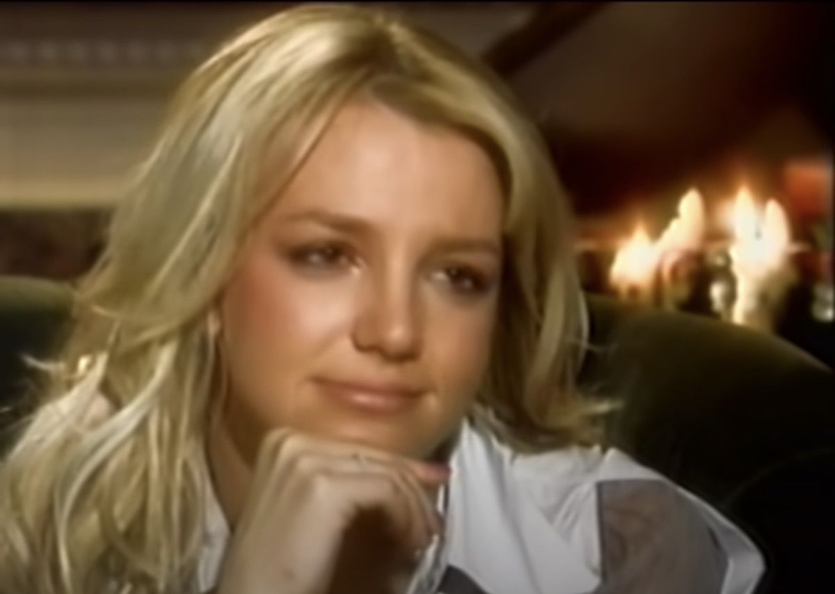Britney Spears joče v intervjuju z Diane Sawyer