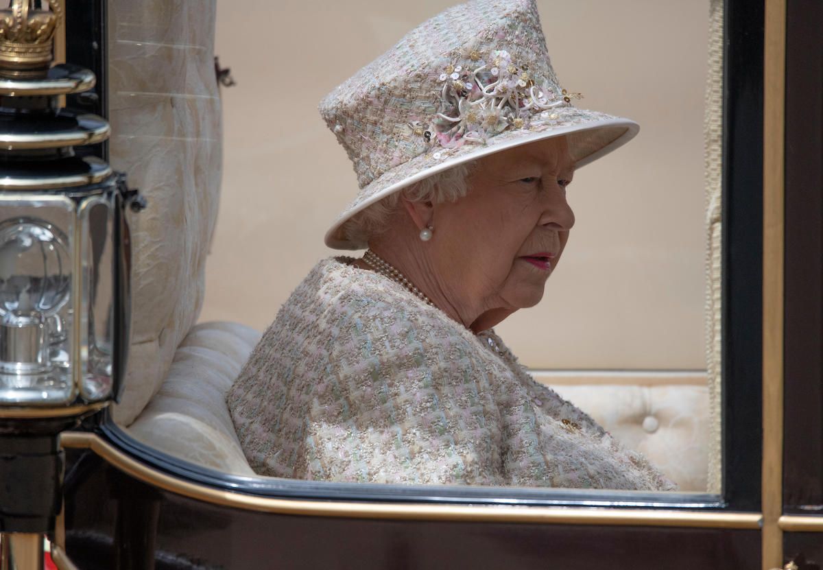 Zašto upućeni kažu zašto bi kraljica Elizabeta mogla razmišljati o odstupanju
