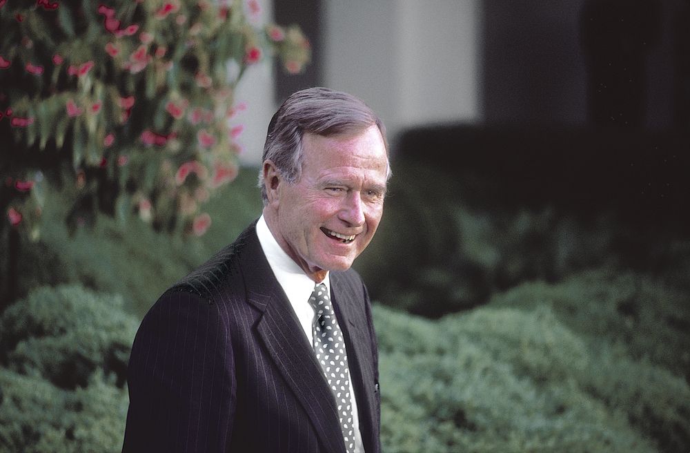 George H. W. Bush, die sommige president-etiquette blundert.