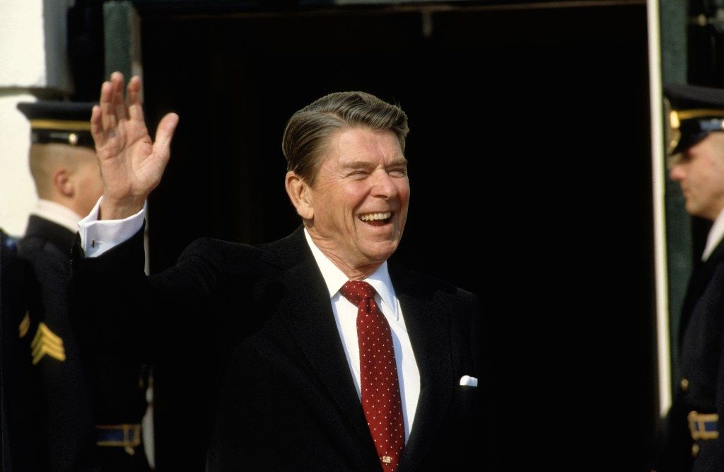 Ronald Reagan, der einige Etikette-Gaffes des Präsidenten gemacht hat.