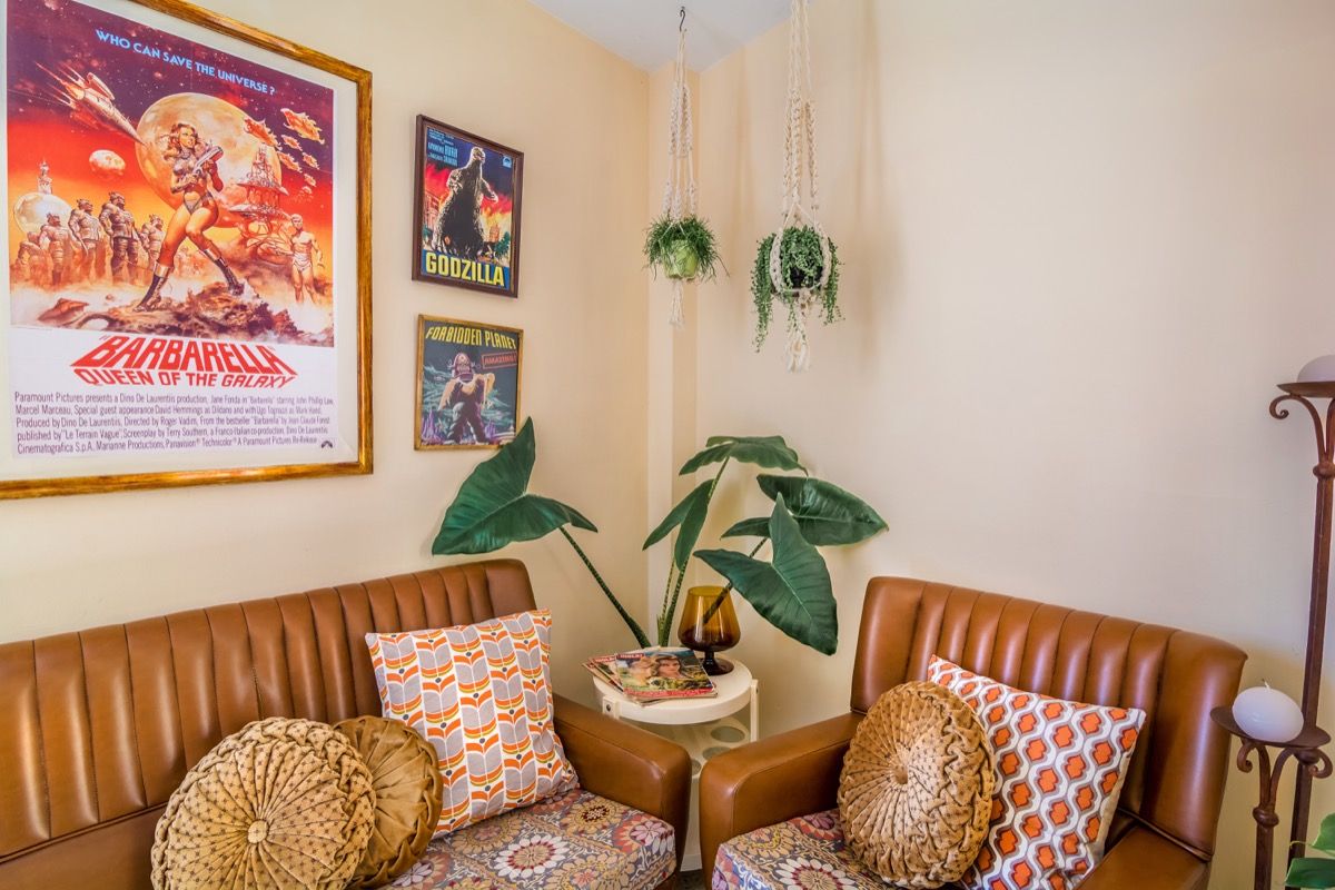 „Macrame Plant Hangers 70s Living Room“