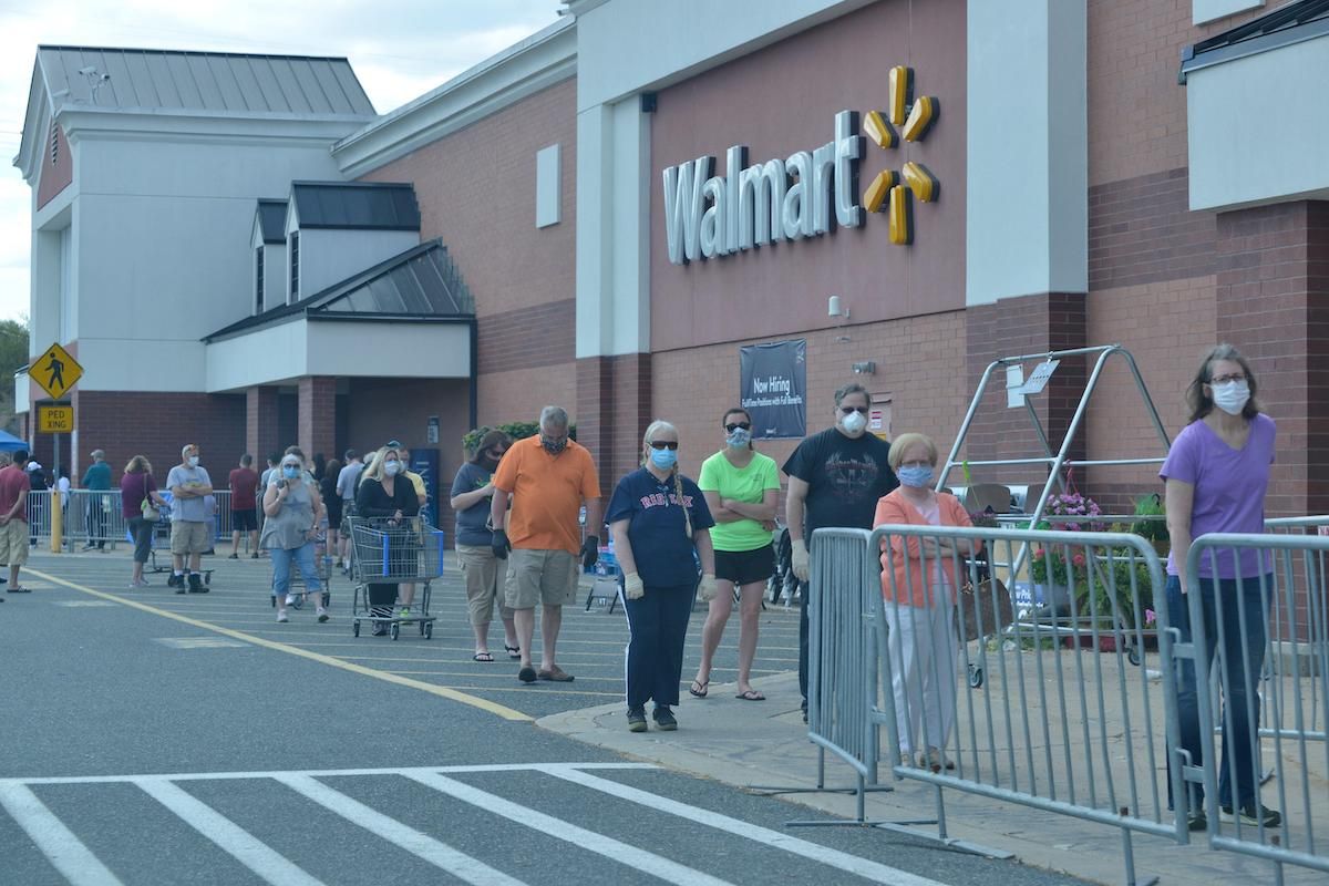See on Walmarti maskipoliitika suurim probleem, ütlevad töötajad