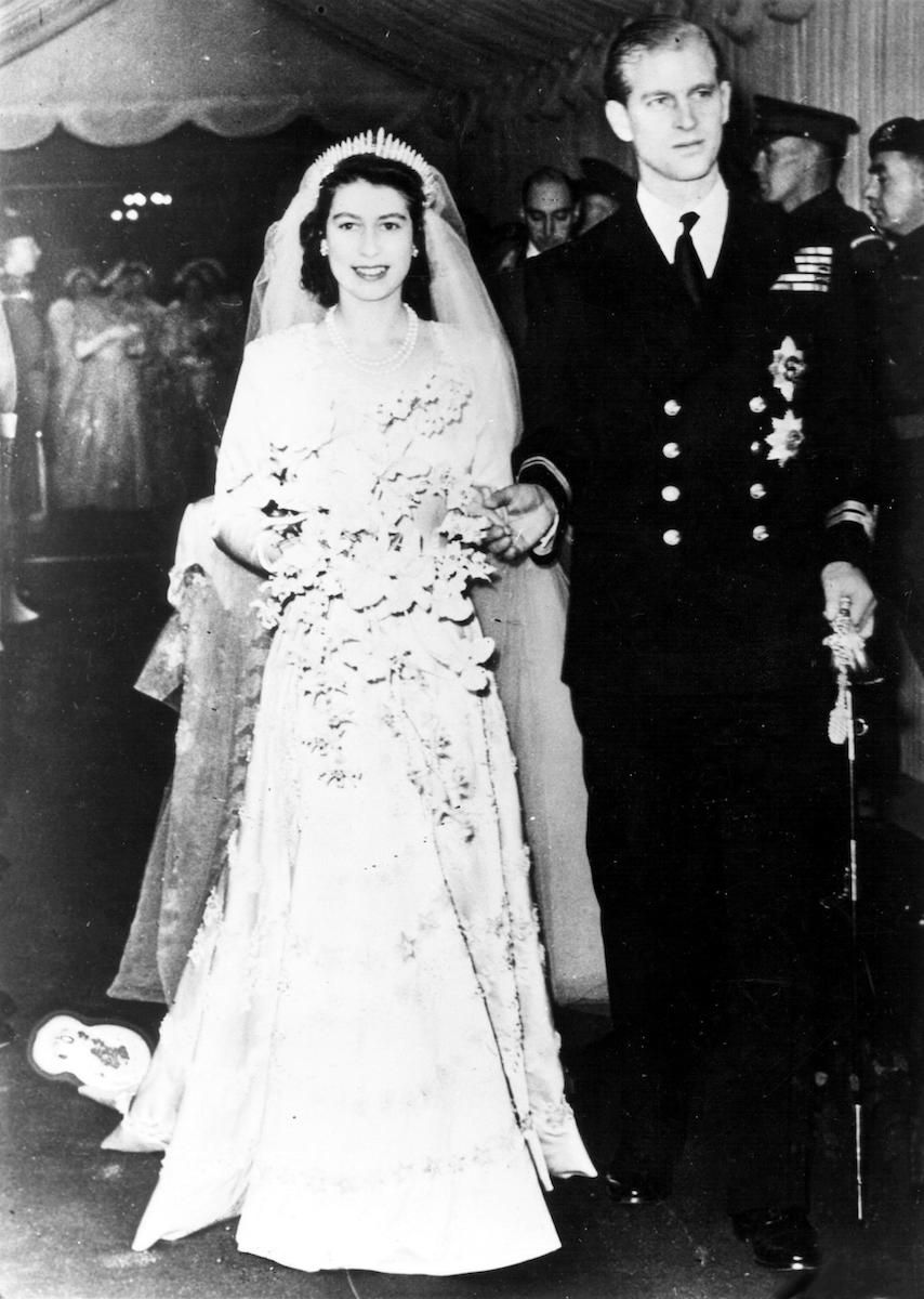 Elizabeth II a princ Philip na jejich svatební den v roce 1947