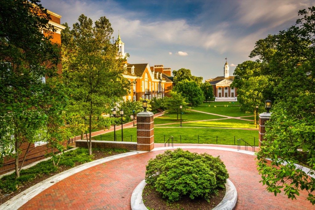 Pohľad na budovy na univerzite Johns Hopkins University v Baltimore v Marylande. - Obrázok
