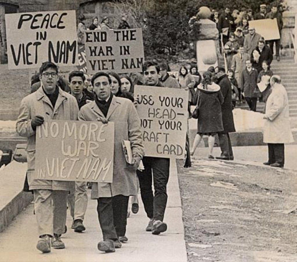 Студентски протести срещу войната във Виетнам {Запознанства преди 50 години}