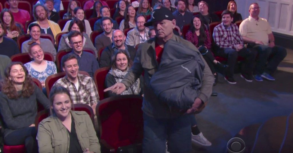 Ο Bill Murray συντρίβει τον Stephen Colbert αργά τη νύχτα