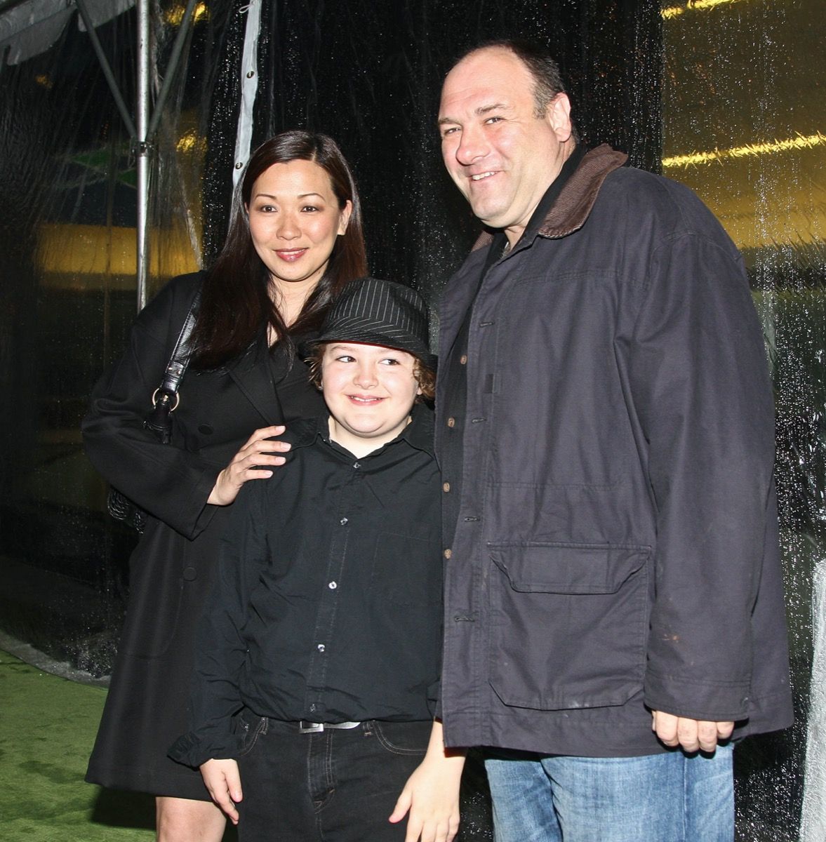 Džeimss Gandolfīni ar sievu Deboru Linu un dēlu Maiklu
