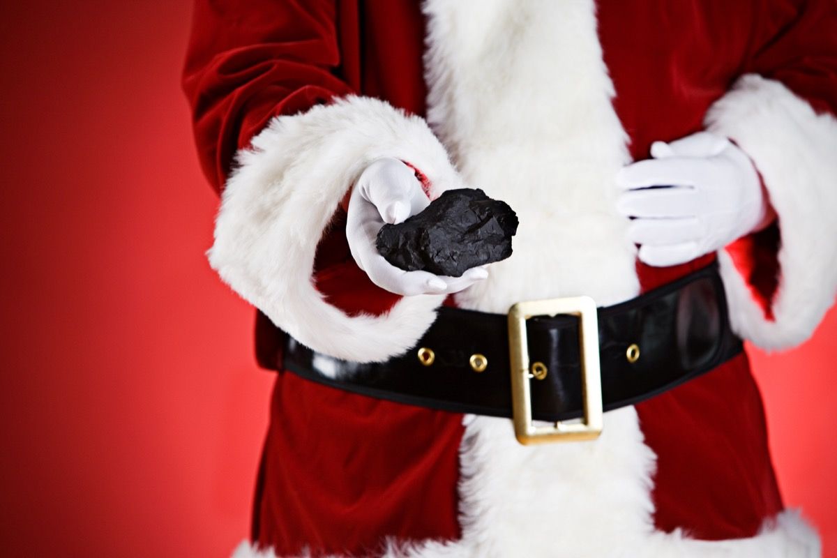 Noel Baba'nın Yaramaz Çocuklara Noel'de Bir Parça Kömür Vermesinin Nedeni