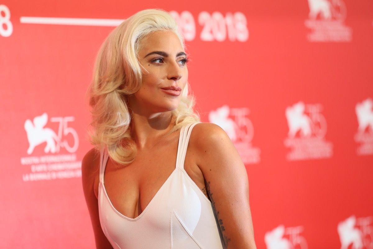 Lady Gaga apie unikalius raudonojo kilimo koledžo kursus