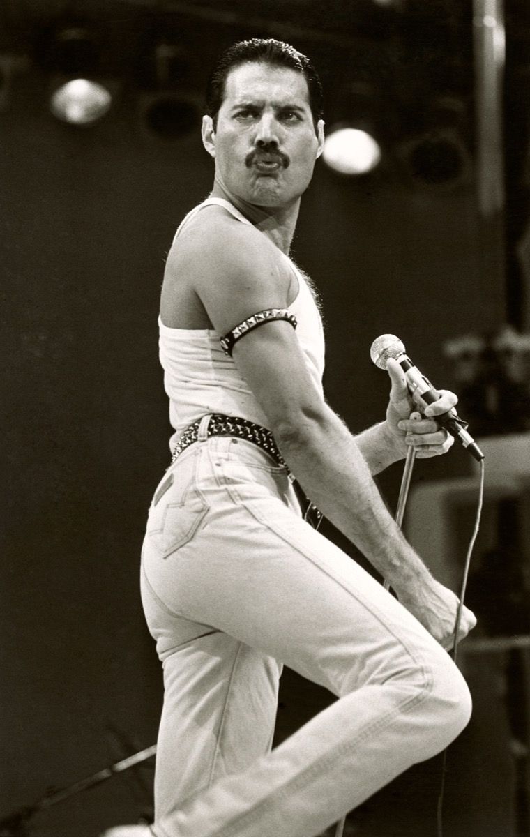 Freddie Mercury a l’escenari i triomfant al concert de Live Aid el juliol de 1985