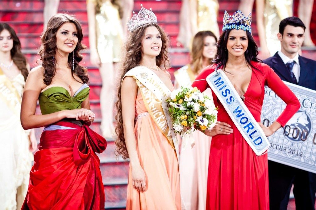 मिस रूस मिस वर्ल्ड प्रतियोगियों और विजेता, तमाशा तथ्यों को याद करते हैं