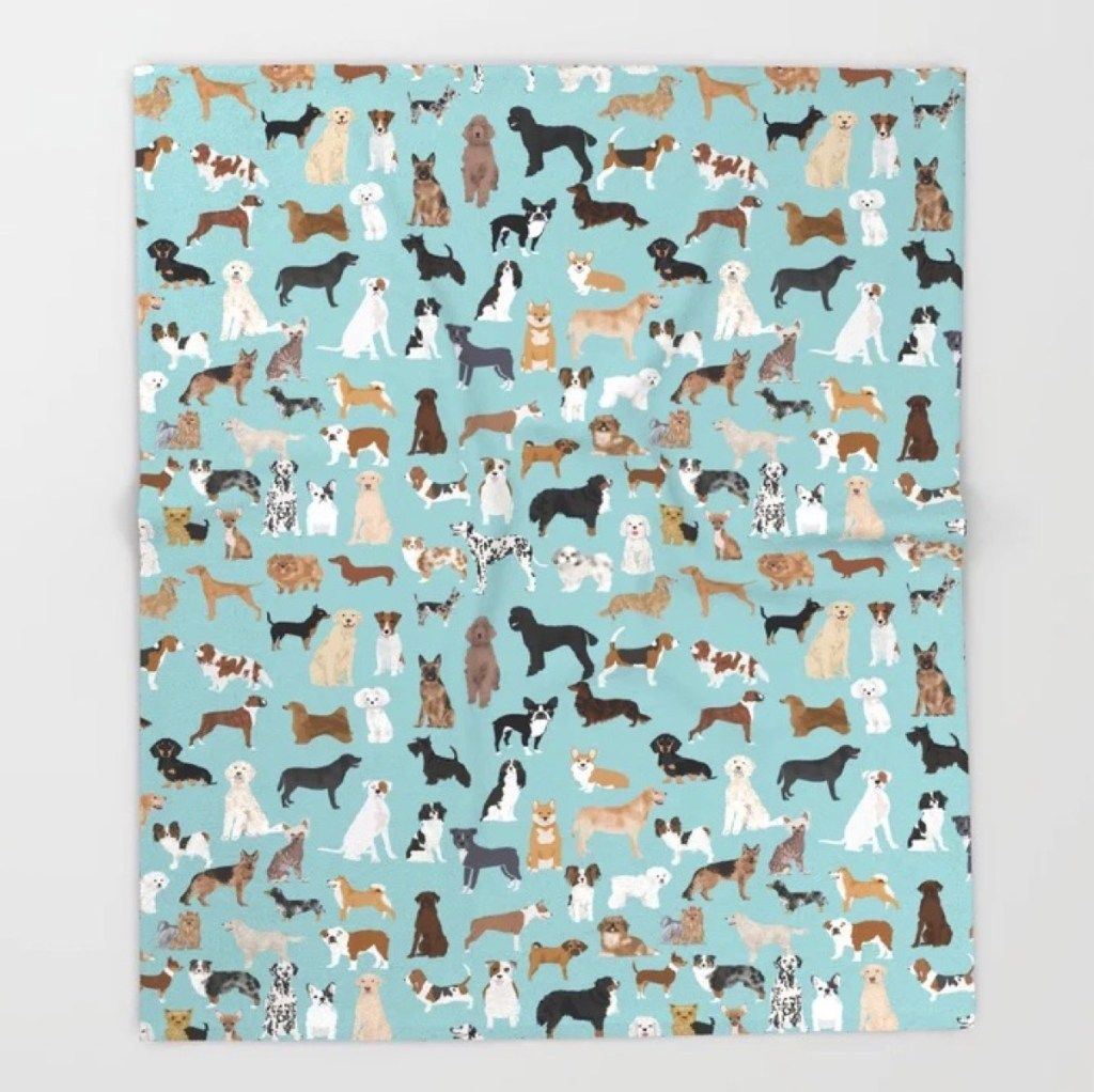 Eine blaue Decke mit Hunden überall