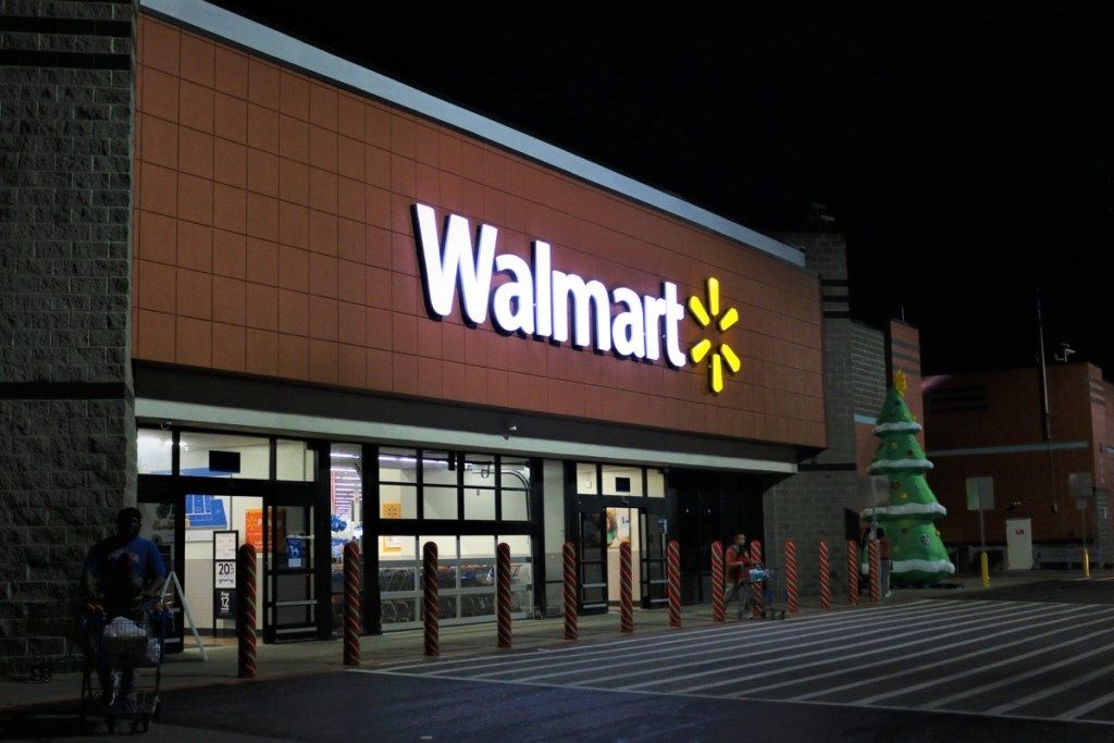 Walmart экстерьер ночью