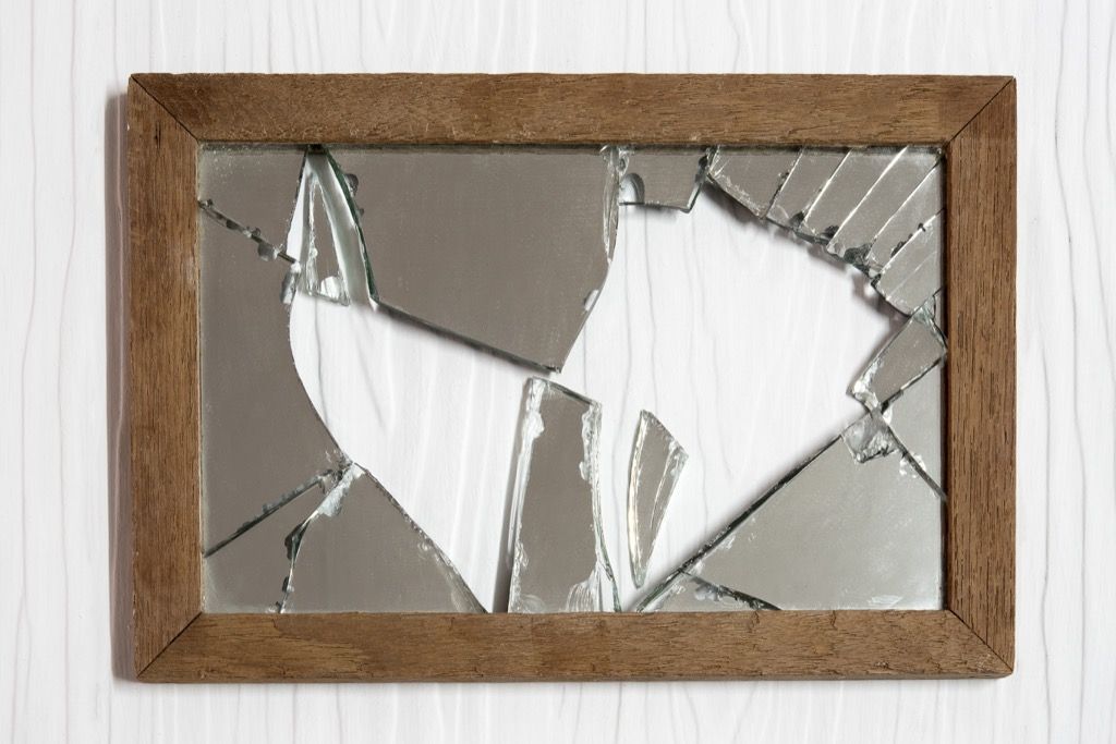 gebroken spiegel bijgeloof