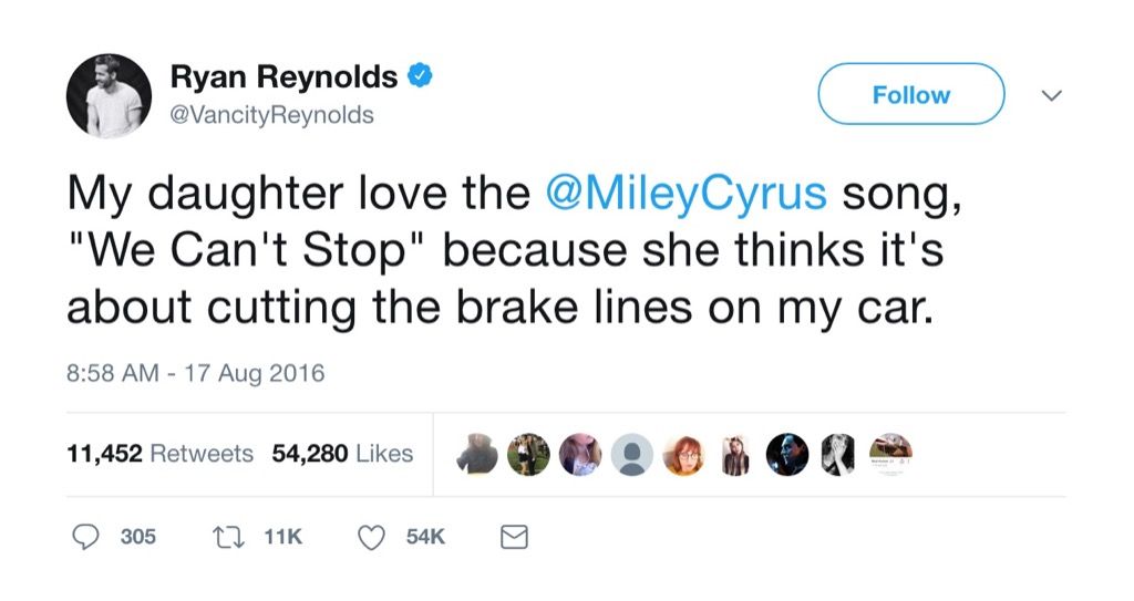 Nag-tweet si Ryan Reynolds Miley Cyrus