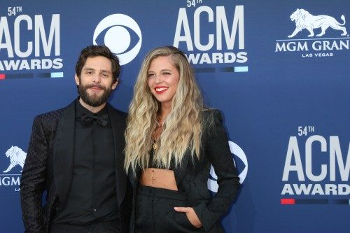 Thomas Rhett és Lauren Akins az 54. Academy of Country Music Awards-on 2019-ben