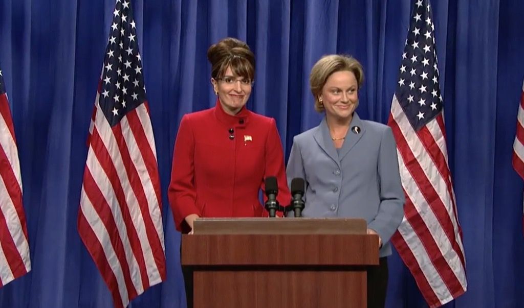 Sāra Palina un Hilarija Klintone uzrunā Nation Funniest SNL Skits