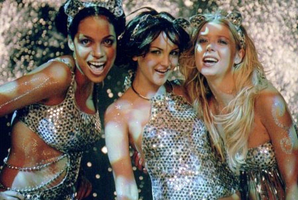 Rachael Leigh Cook, Tara Reid y Rosario Dawson en Josie and the Pussycats (2001)