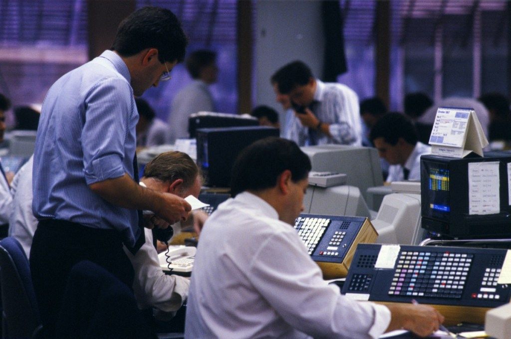 брокеры фондового рынка в черный понедельник, ностальгия по 1980-м годам