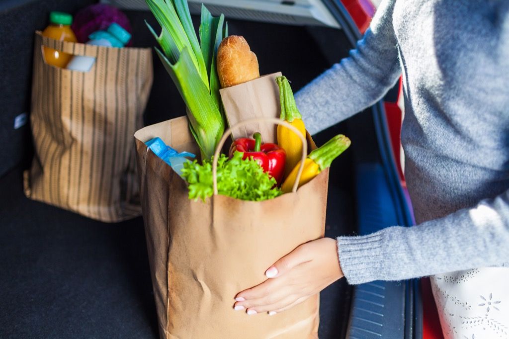 taška na potraviny v autě
