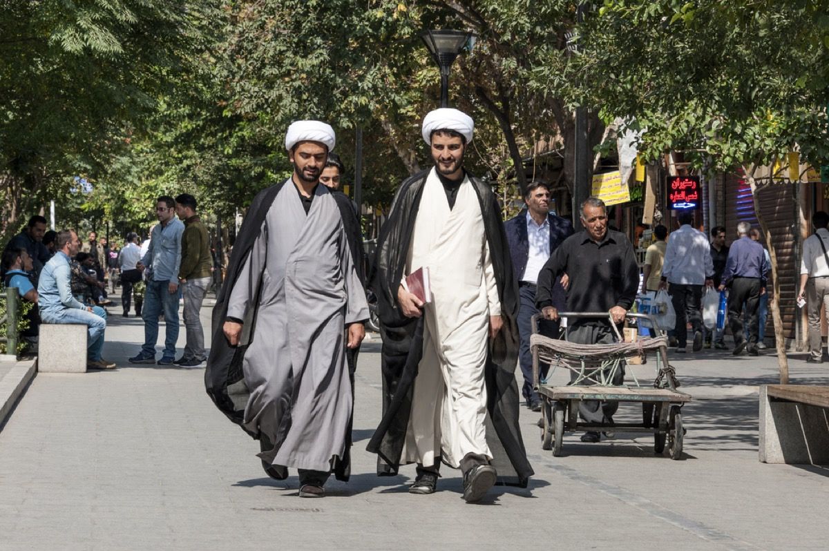 to mullaer som går sammen i Iran