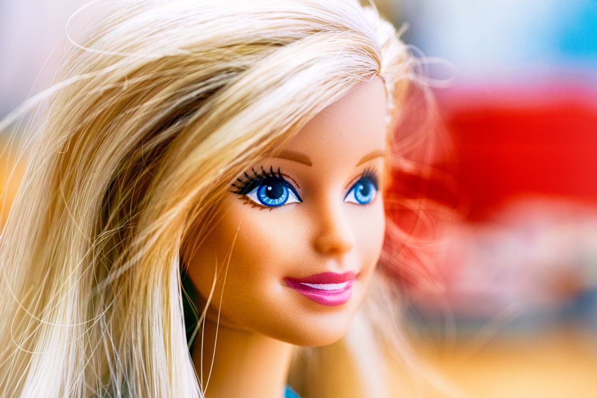 Detail hlavy bábiky barbie