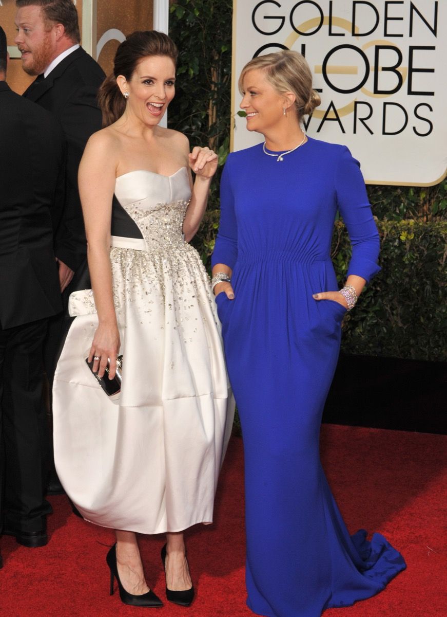 Amy Poehler en Tina Fey bij de Golden Globes in 2015
