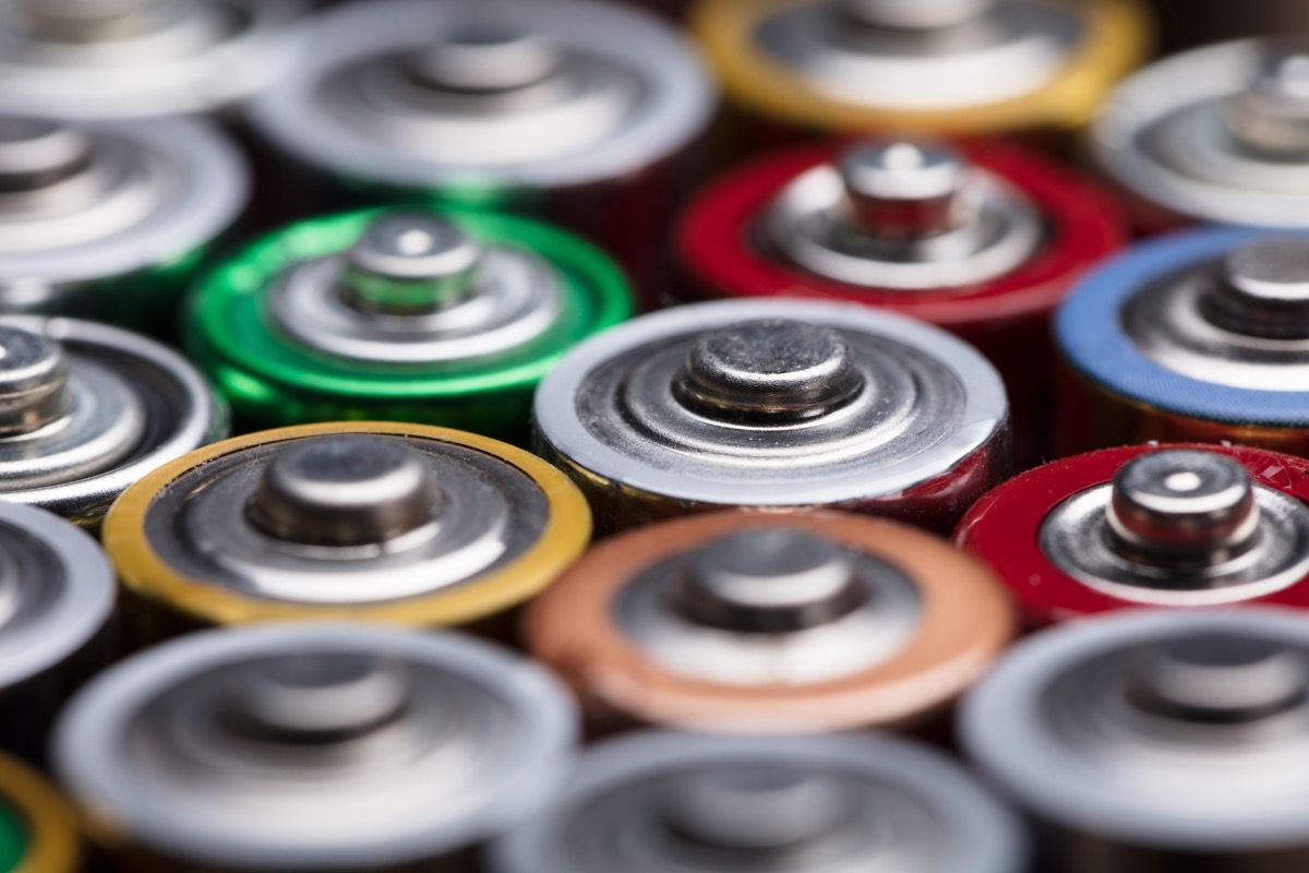 høyvinkelsikt av forskjellige batterier