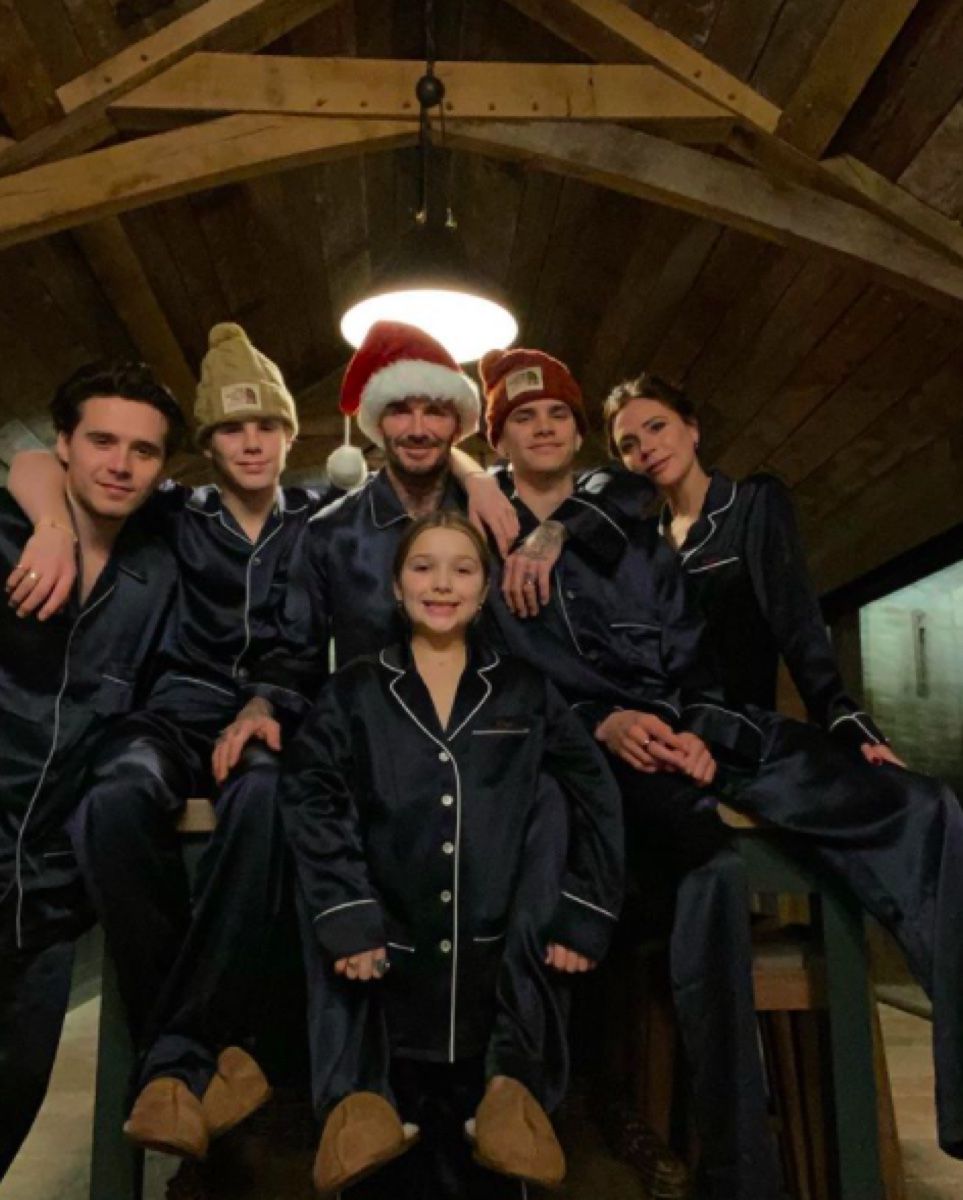 Victoria y David Beckham con sus hijos en Navidad 2020