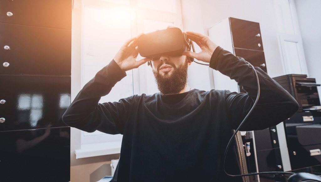 Virtuali realybė per 100 metų