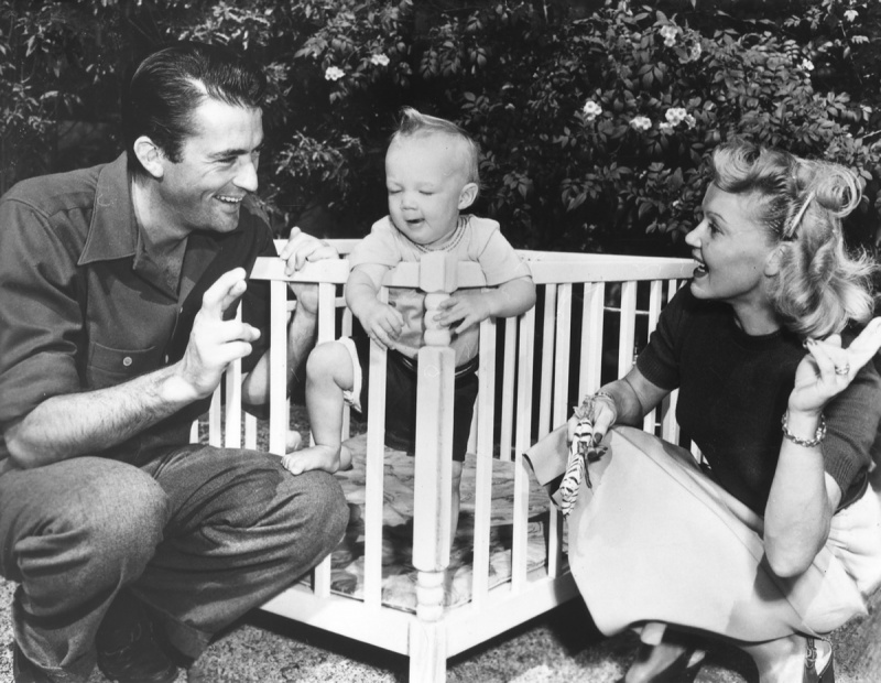   Gregory Peck s manželkou Gretou Kukkonen a synem Josephem