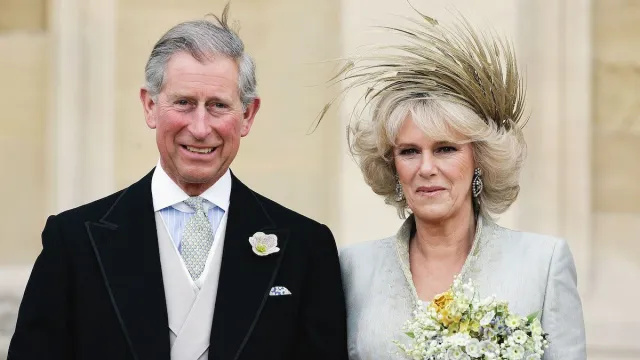 Hvorfor kong Charles friede til Camilla efter en 'ydmygende' hændelse