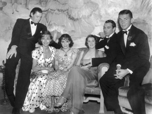   Джони Вайсмюлер, Адриен Еймс, Лупе Велес, Вероника Балф, Гари Купър и Брус Кабот през 1934 г.
