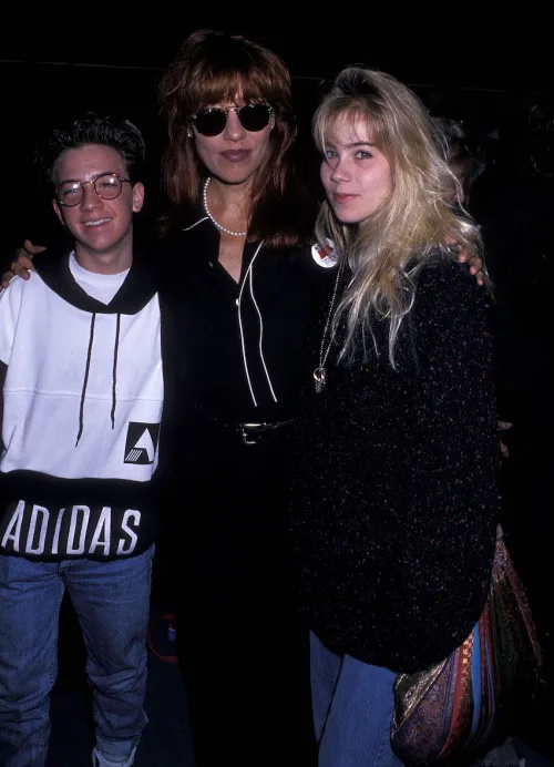   David Faustino, Katey Sagal en Christina Applegate op Los Angeles International Airport in 1989