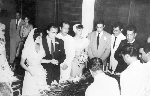   เอลิซาเบธ เทย์เลอร์ และไมค์ ท็อดด์'s wedding in 1957