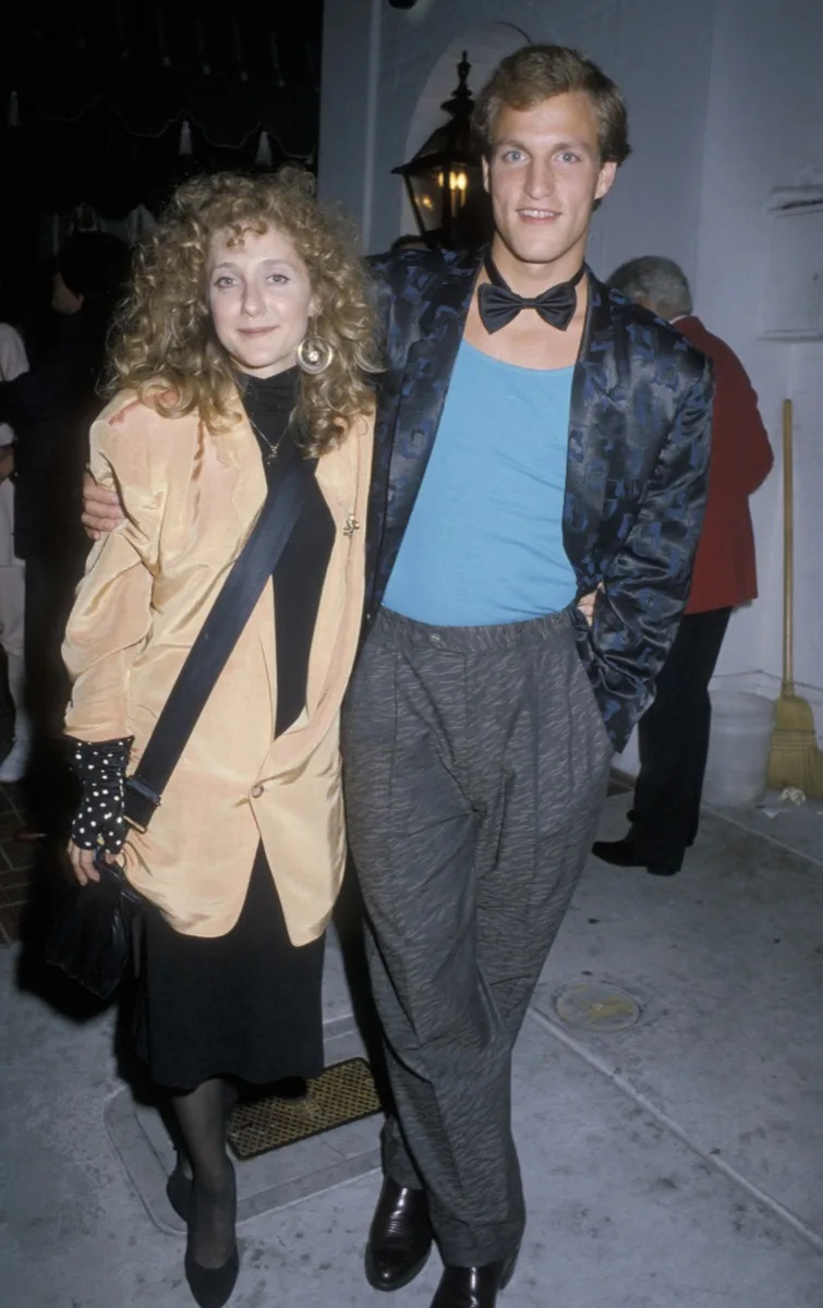   Carol Kane y Woody Harrelson en 1986