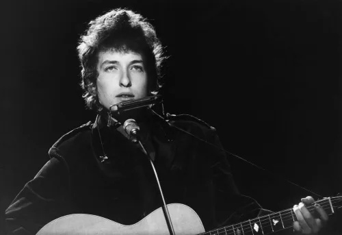   Bob Dylan 1965'te performans sergiliyor