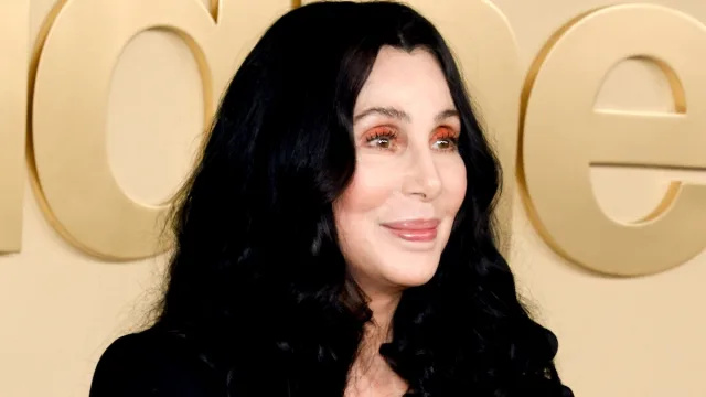 Cher bekrefter 40-års aldersgap forhold: 'Love Doesn't Know Math'