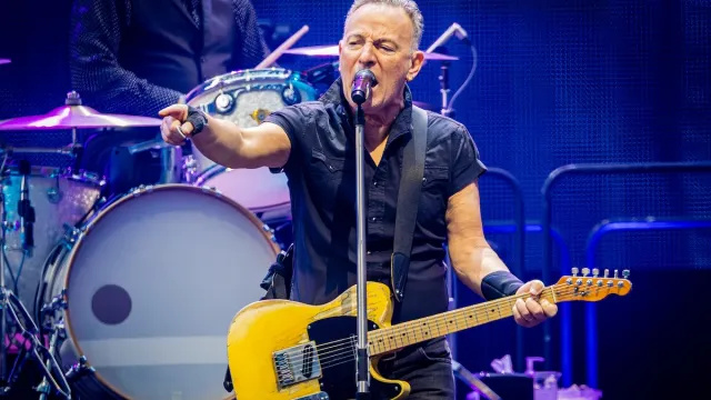 Bruce Springsteen은 그가 다시는 노래를 부르지 못할 것이라고 생각하게 만든 진단을 밝혔습니다.
