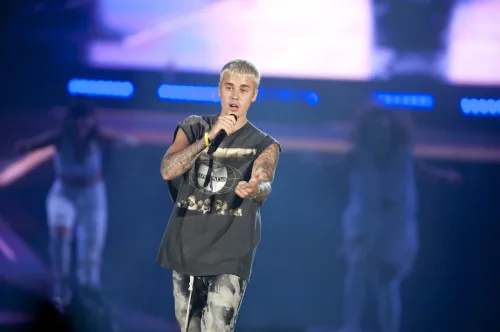  Justin Bieber tampil di Pittsburgh pada tahun 2016