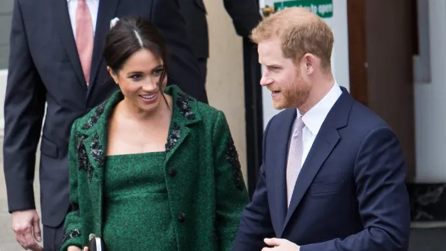 Meghan og Harry ikke invitert til nære venners bryllup over kongelig drama, sier Insider