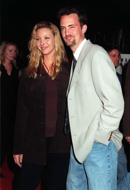   Lisa Kudrow ja Matthew Perry ensi-illassa"Liar Liar" in 1997
