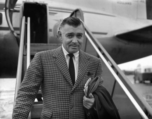   Clark Gable en el aeropuerto de Londres en 1953